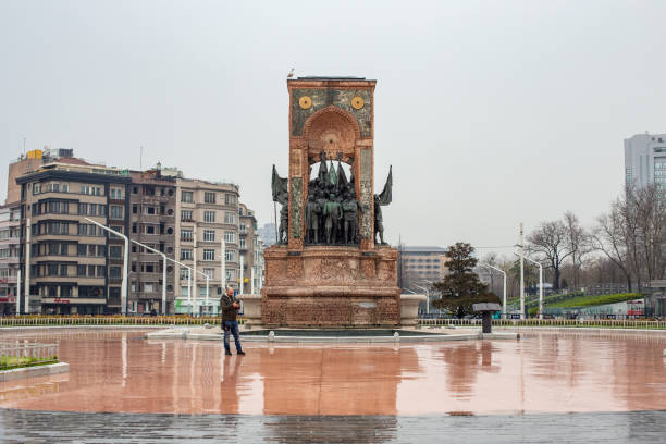 Taksim Meydanı ve Anıtı