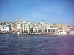 Tarihi yolcu salonu Karaköy sahili