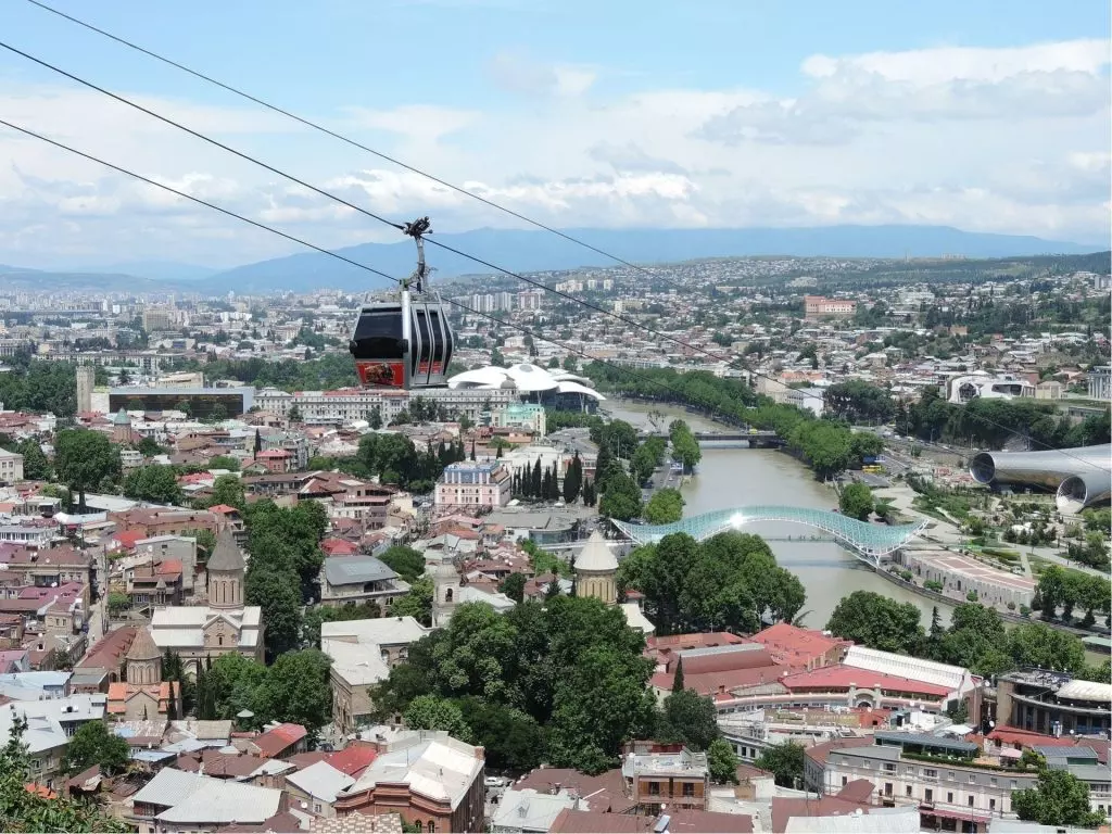 Tiflis de Teleferikle Tepeye çıkış